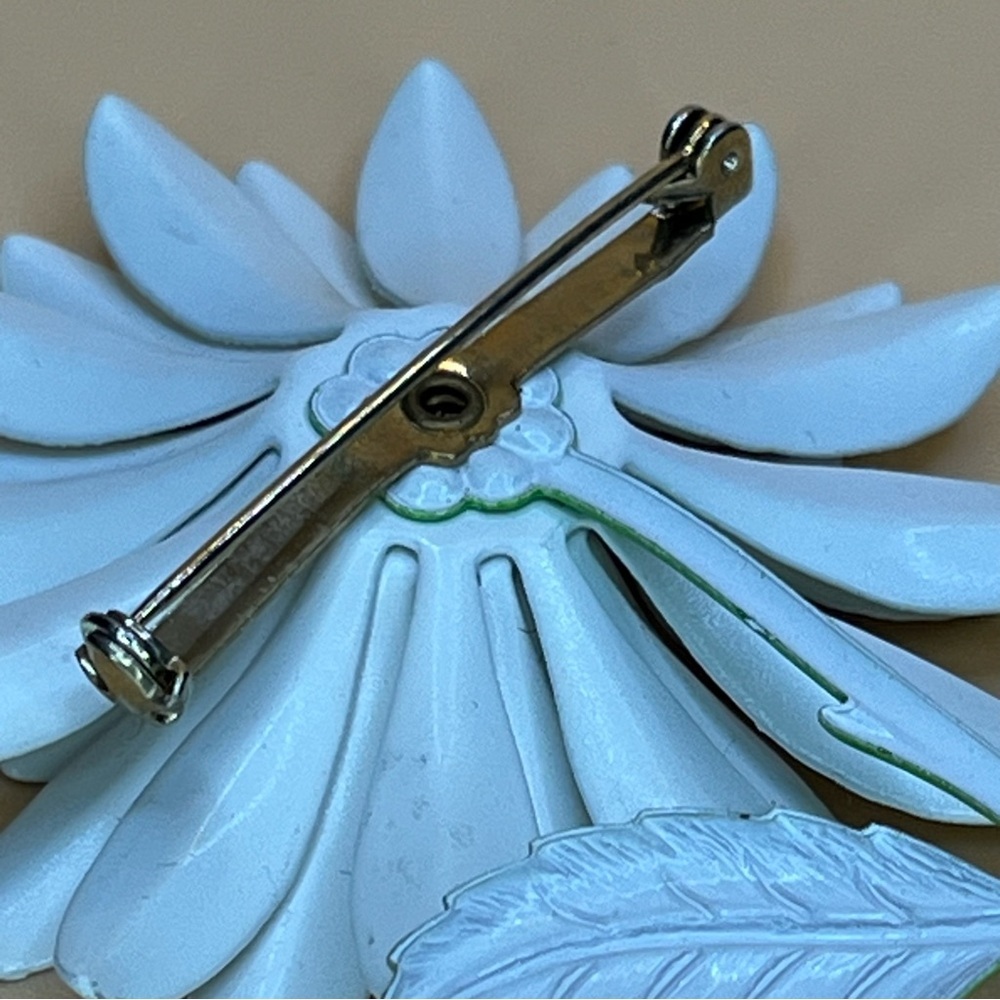 Vintage 1960s Enamel Daisy Brooch – Large White Flower Pin with Green Stem - Picture 6 of 6